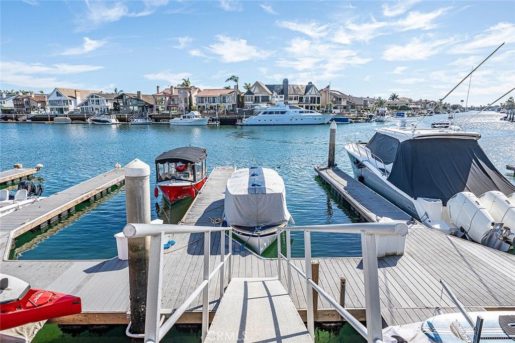 Image 4 of property listing at 16114 Bonaire Circle, Huntington Beach, CA 92649