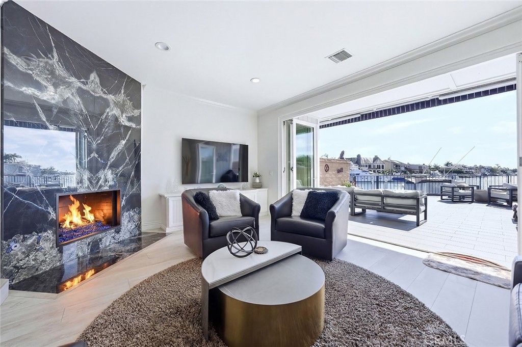 Image 6 of property listing at 16114 Bonaire Circle, Huntington Beach, CA 92649