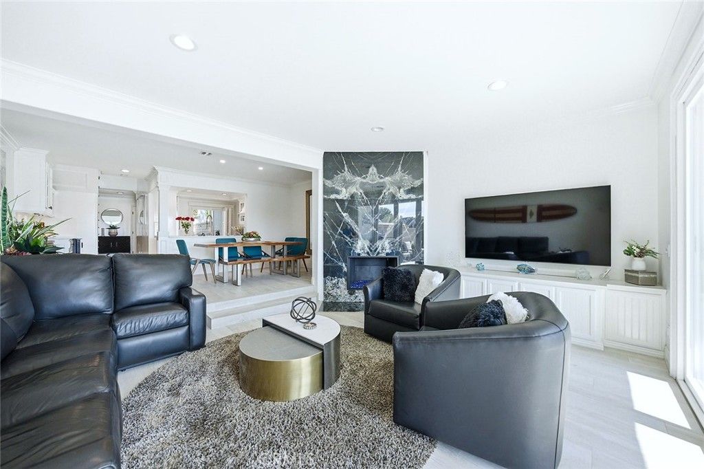 Image 8 of property listing at 16114 Bonaire Circle, Huntington Beach, CA 92649