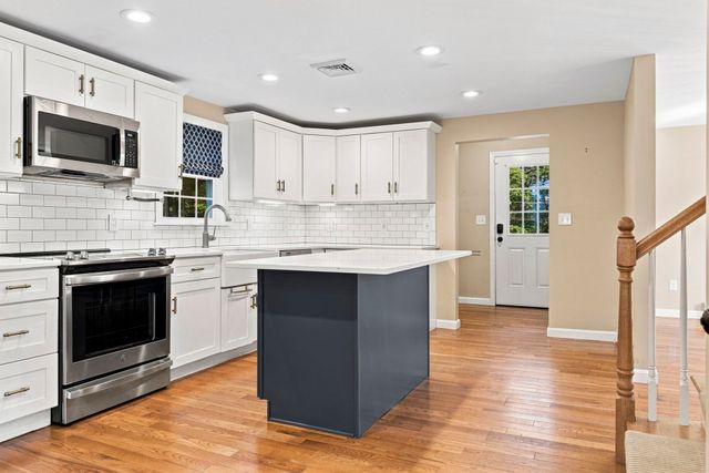 77 Bardin St, Hanover, MA 02339