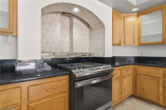 6611 Ironbound Bay Avenue, Las Vegas, NV 89139
