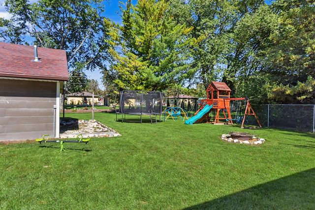 28248 N Lake DRIVE, Waterford, WI 53185