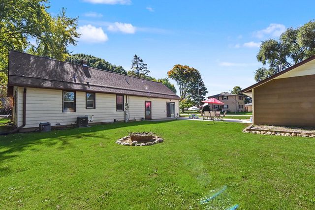 28248 N Lake DRIVE, Waterford, WI 53185