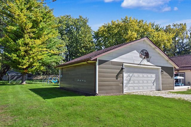 28248 N Lake DRIVE, Waterford, WI 53185