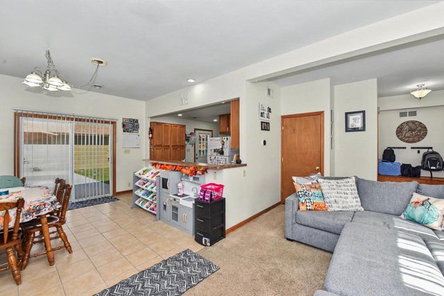 28248 N Lake DRIVE, Waterford, WI 53185