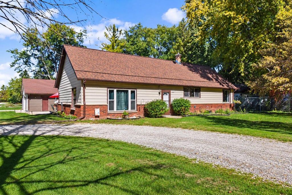 28248 N Lake DRIVE, Waterford, WI 53185