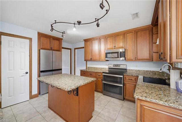 711 Waterstock CT, Chesapeake, VA 23322