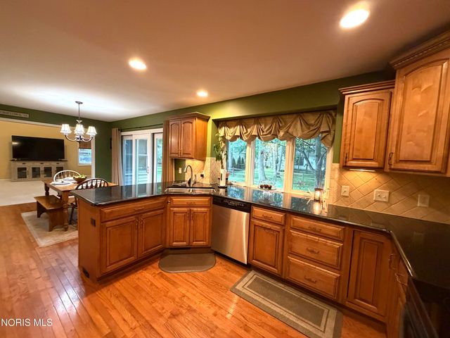 1008 Hialea Court, Holland, OH 43528