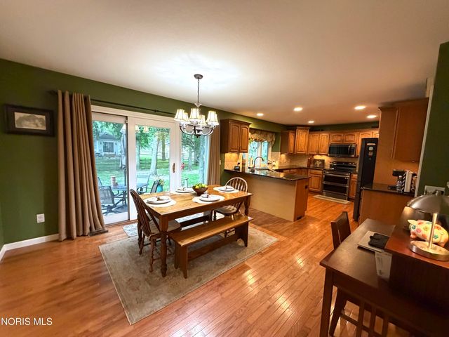 1008 Hialea Court, Holland, OH 43528