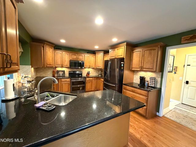 1008 Hialea Court, Holland, OH 43528