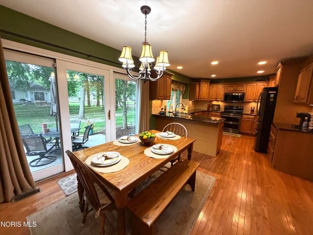 1008 Hialea Court, Holland, OH 43528