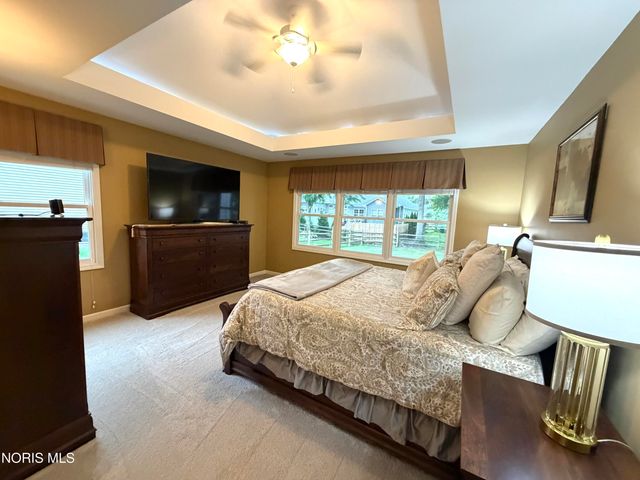 1008 Hialea Court, Holland, OH 43528