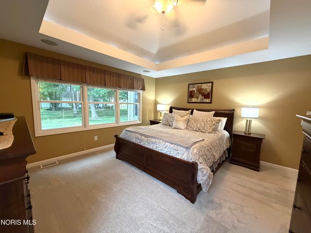 1008 Hialea Court, Holland, OH 43528
