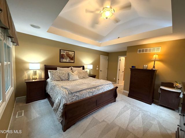 1008 Hialea Court, Holland, OH 43528