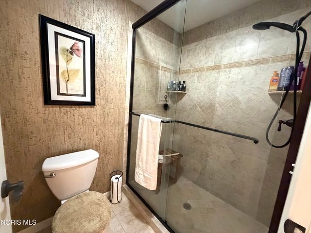 1008 Hialea Court, Holland, OH 43528
