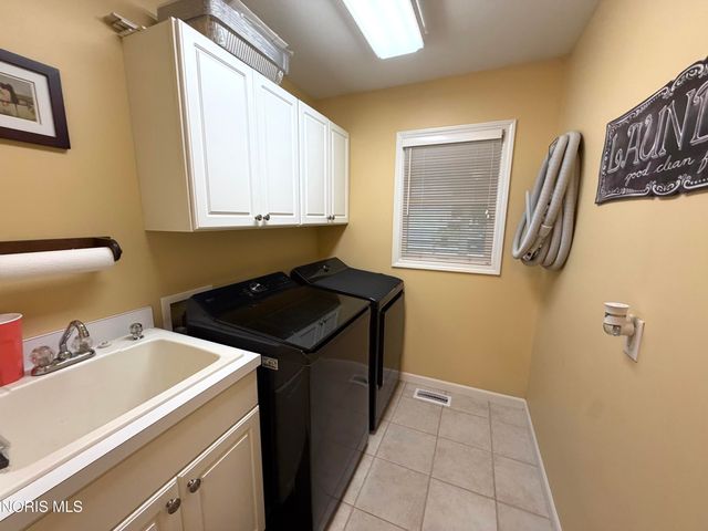 1008 Hialea Court, Holland, OH 43528