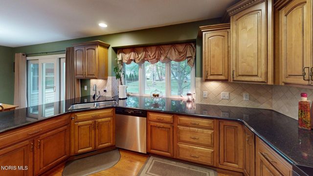 1008 Hialea Court, Holland, OH 43528