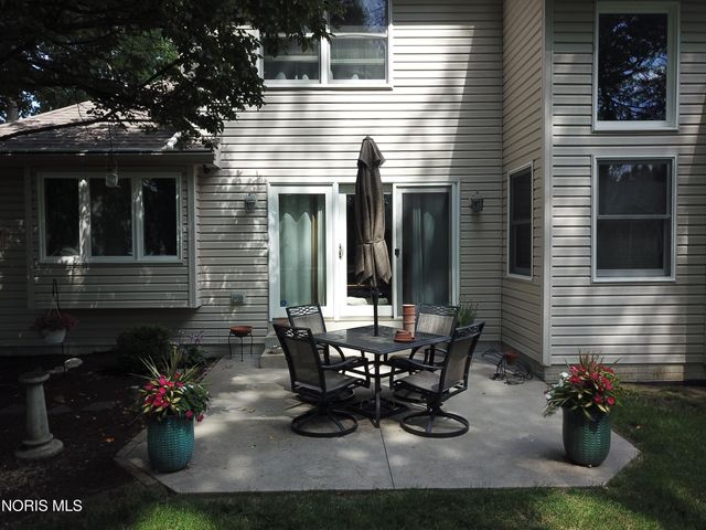 1008 Hialea Court, Holland, OH 43528