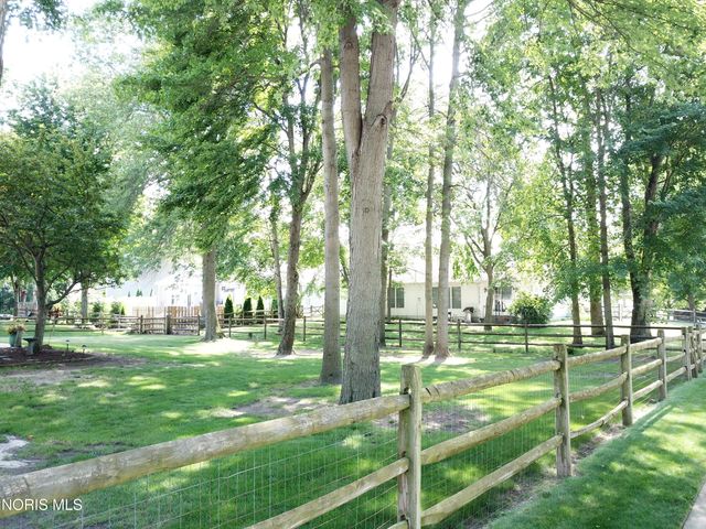 1008 Hialea Court, Holland, OH 43528