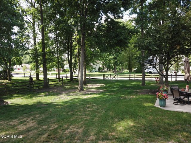 1008 Hialea Court, Holland, OH 43528