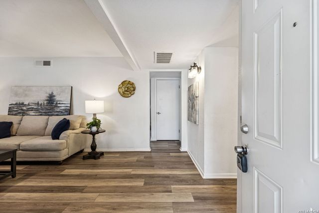 6106 Vance Jackson Rd Apt 1, San Antonio, TX 78230