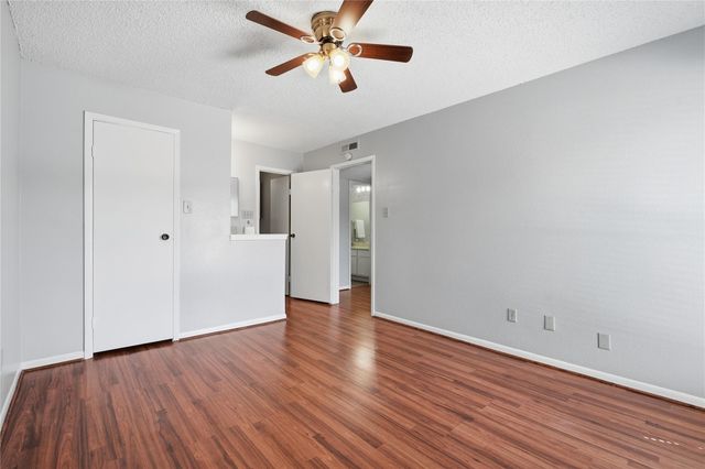 1900 Bay Area Boulevard Q 186, Houston, TX 77058