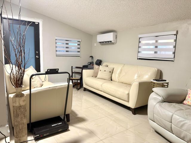 16101 SW 98th Avenue, Miami, FL 33157
