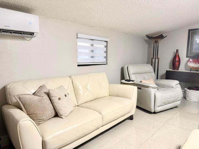 16101 SW 98th Avenue, Miami, FL 33157