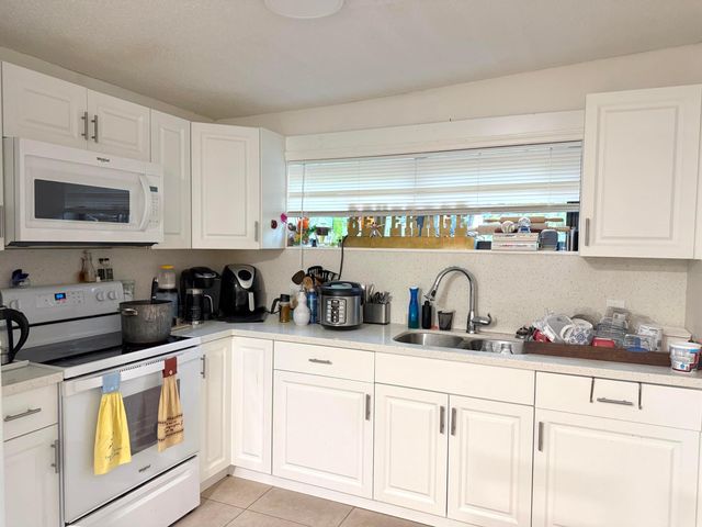 16101 SW 98th Avenue, Miami, FL 33157
