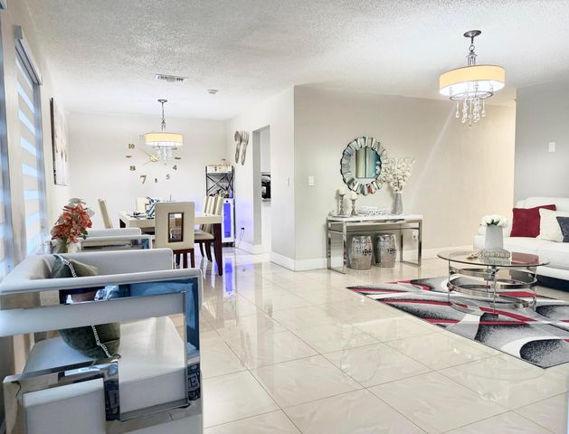 16101 SW 98th Avenue, Miami, FL 33157