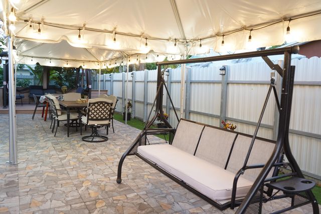 16101 SW 98th Avenue, Miami, FL 33157