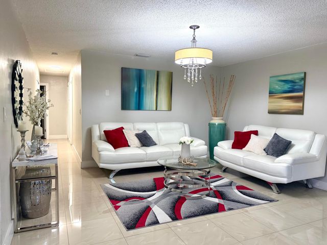 16101 SW 98th Avenue, Miami, FL 33157