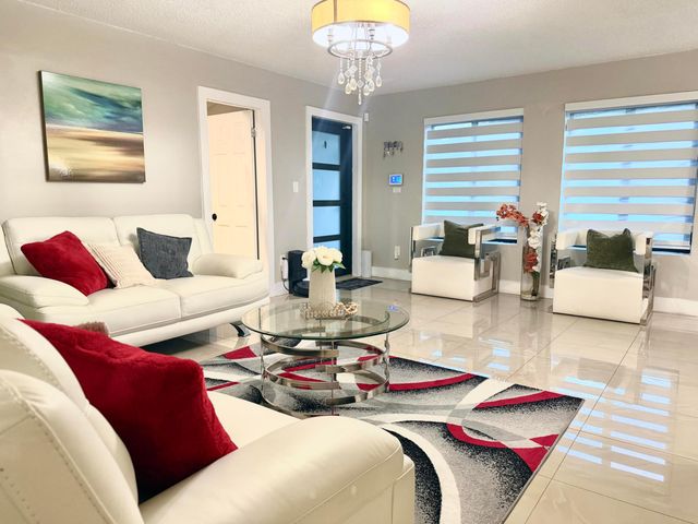 16101 SW 98th Avenue, Miami, FL 33157