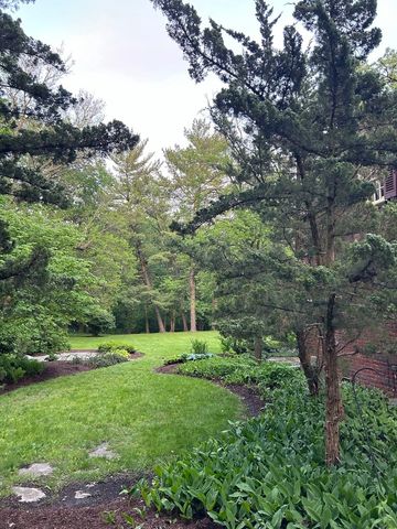 2221 Twin Oak Road, Peru, IL 61354