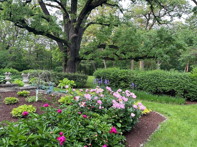 2221 Twin Oak Road, Peru, IL 61354