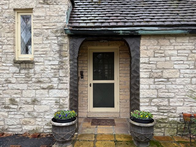 2221 Twin Oak Road, Peru, IL 61354