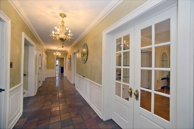 2221 Twin Oak Road, Peru, IL 61354