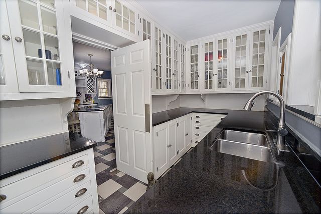 2221 Twin Oak Road, Peru, IL 61354