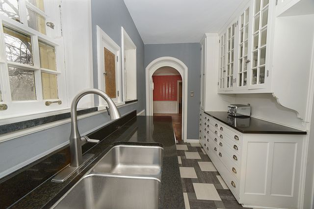 2221 Twin Oak Road, Peru, IL 61354