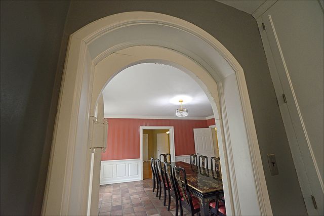 2221 Twin Oak Road, Peru, IL 61354