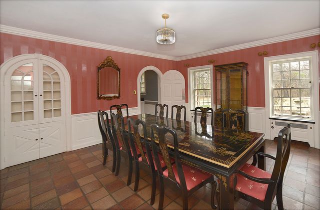 2221 Twin Oak Road, Peru, IL 61354