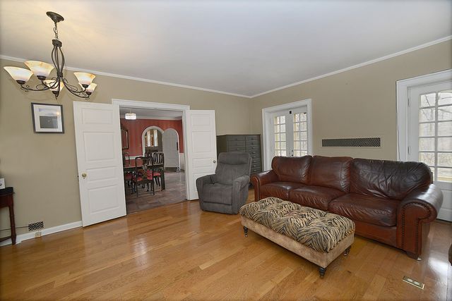 2221 Twin Oak Road, Peru, IL 61354