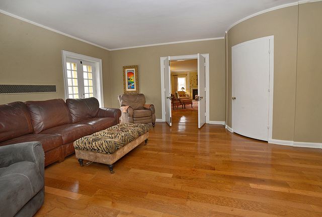 2221 Twin Oak Road, Peru, IL 61354