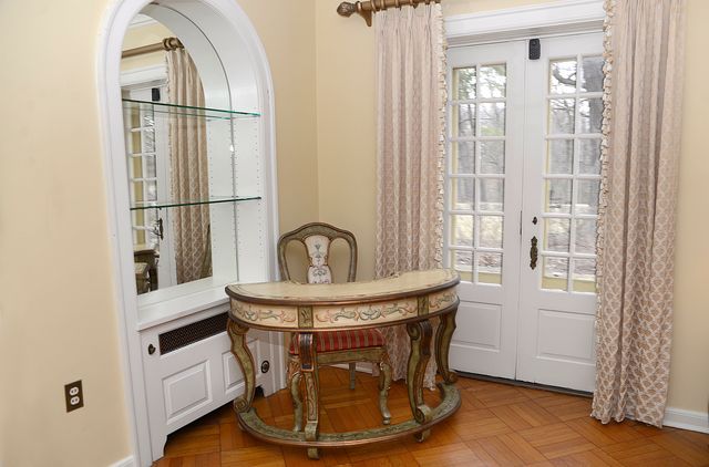 2221 Twin Oak Road, Peru, IL 61354