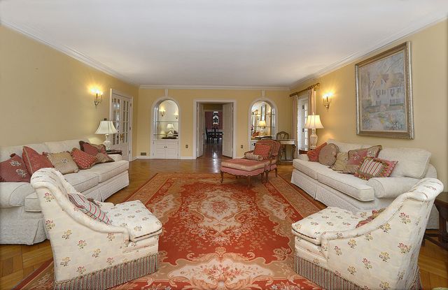 2221 Twin Oak Road, Peru, IL 61354