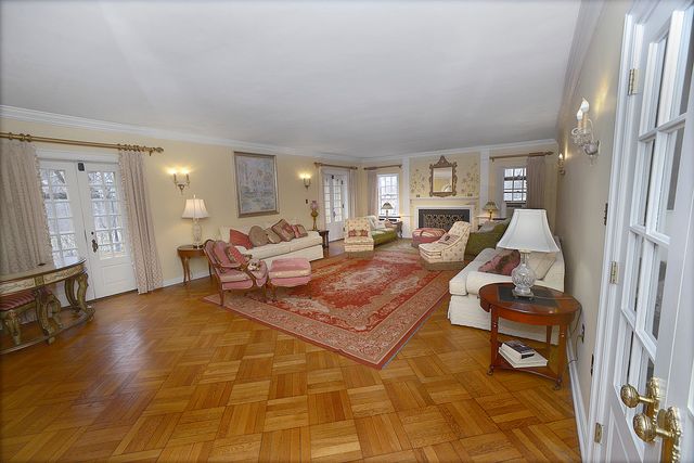 2221 Twin Oak Road, Peru, IL 61354