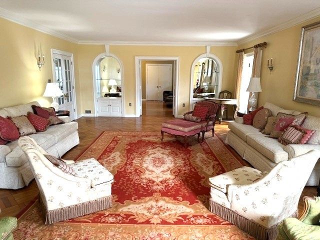 2221 Twin Oak Road, Peru, IL 61354