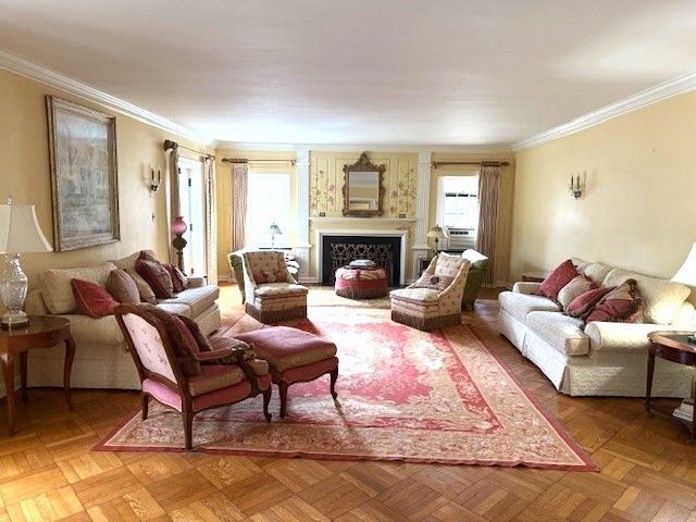 2221 Twin Oak Road, Peru, IL 61354