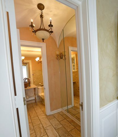 2221 Twin Oak Road, Peru, IL 61354