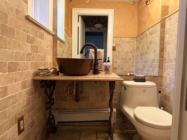 2221 Twin Oak Road, Peru, IL 61354